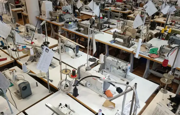 TEOLLISUUSKONEITA TYHJENNYSMYYNTIHINTAAN